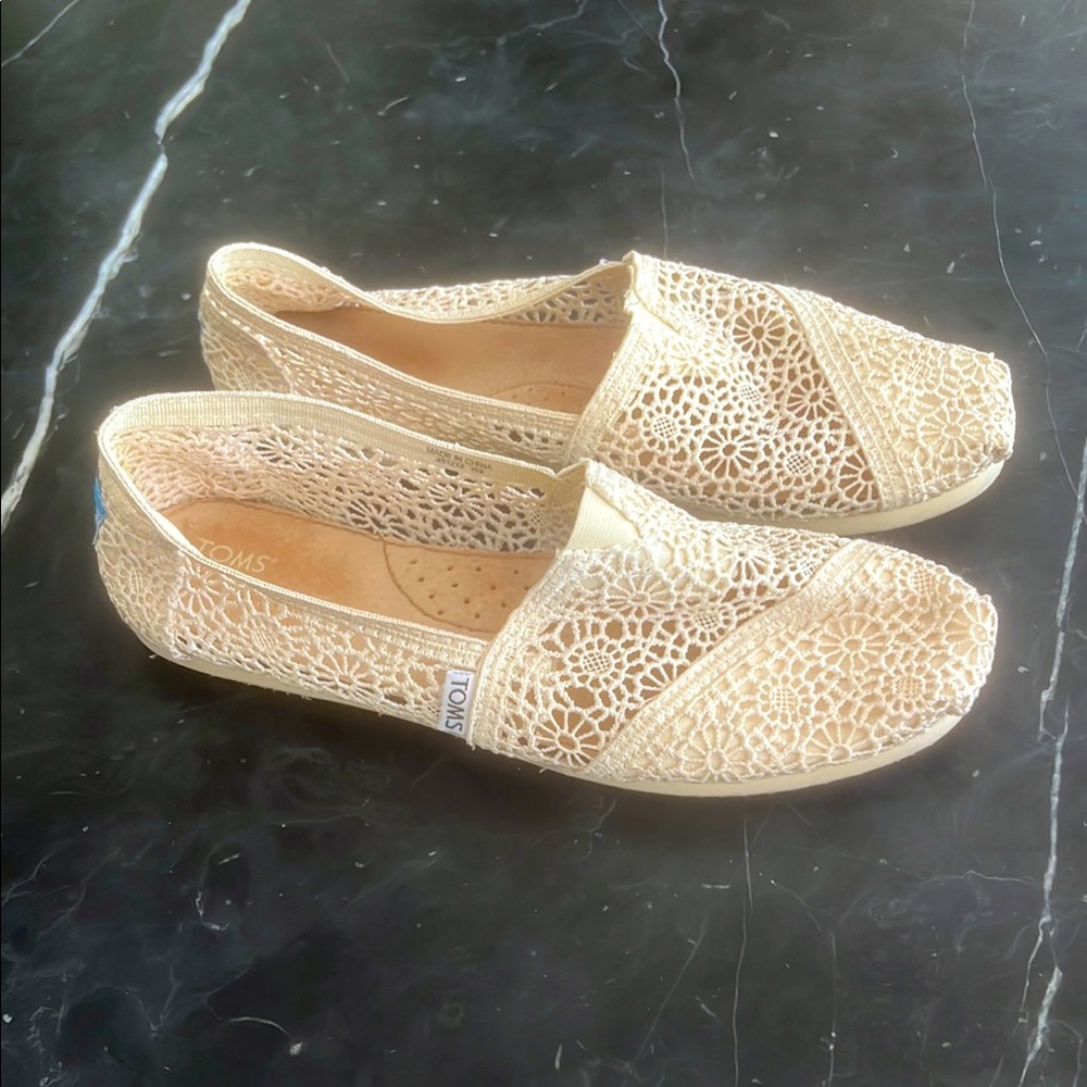 TOMS Women's Cream Crochet Slip-On Shoes
